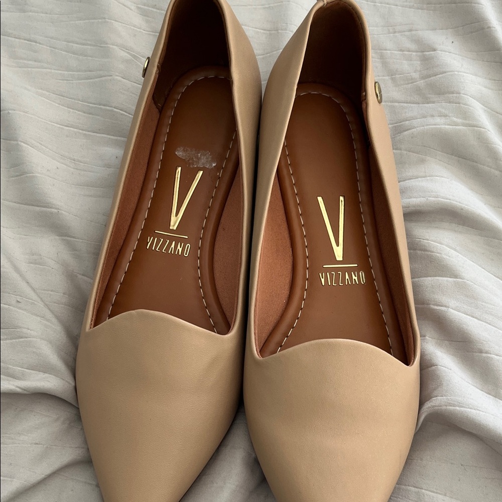 Vizzano Women's Beige Pointed-Toe Flats